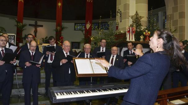 <p>Chorleiterin Maria Mironova trat auch selbst als Solistin in Erscheinung.</p>