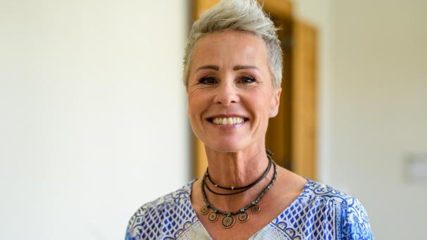 <p>Sonja Zietlow, Fernsehmoderatorin und Fernsehproduzentin, versteigert ihre „Dschungel-Outfits“.</p>