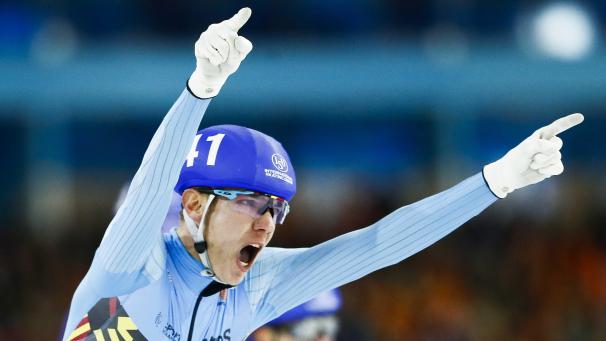 <p>Bart Swings im Moment seines größten Erfolgs auf der Eisbahn.</p>
