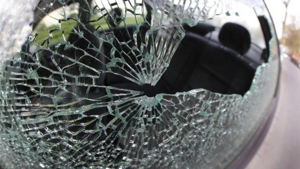 <p>Eine kaputte Pkw-Scheibe löste 2016 einen Einsatz aus, der einem Polizisten zum Verhängnis werden könnte. Die Eupener Staatsanwaltschaft wirft ihm vor, im Anschluss die Protokolle nicht korrekt verfasst haben.</p>
