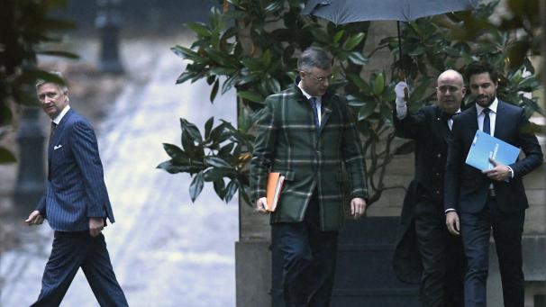 <p>König Philippe hatte keine Wahl: Georges-Louis Bouchez (r.) und Joachim Coens müssen noch einmal ran.</p>