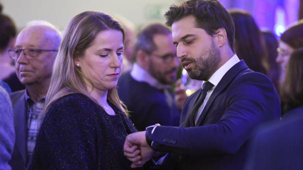 <p>Es wird Zeit für uns: Georges-Louis Bouchez und Isabelle Weykmans vor dem offiziellen Start des Neujahrsempfangs.</p>