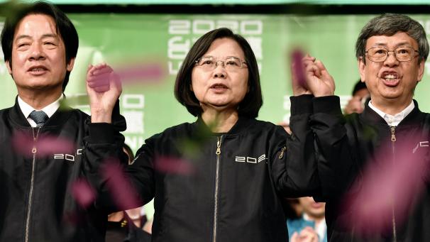 <p>Taiwans Präsidentin Tsai Ing-wen (M.) betont die Unabhängigkeit der Inselrepublik.</p>