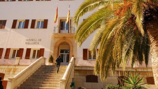 <p>Das undatierte Bild zeigt die Fassade des Instituts für soziale Angelegenheiten von Mallorca (IMAS). Ein Skandal um den sexuellen Missbrauch von Heimkindern erschüttert Mallorca.</p>
