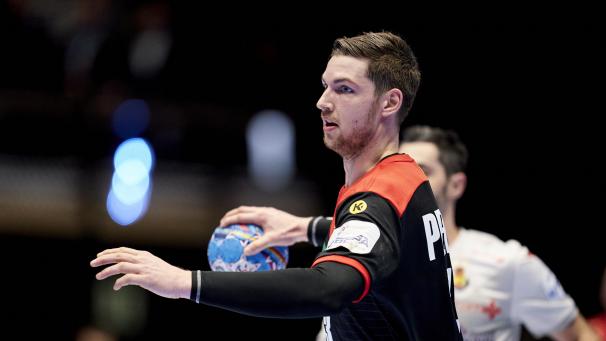 <p>Deutschlands Mittelblocker Hendrik Pekeler bekommt es mit dem drittbesten Torschützen der EM, Artsem Karalek, zu tun.</p>
