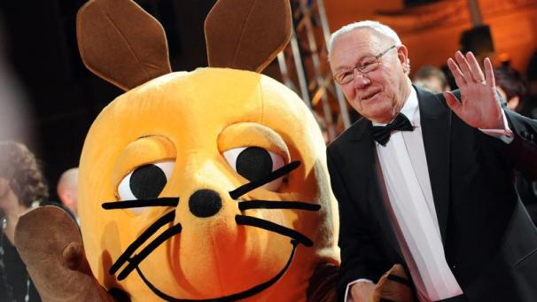 <p>Die ARD-Maus und ihr Erfinder Armin Maiwald. Am Donnerstag (23. Januar) wird Maiwald 80 Jahre alt. Generationen von Fernsehzuschauern kennen sein Gesicht, aber mehr noch seine Stimme.</p>