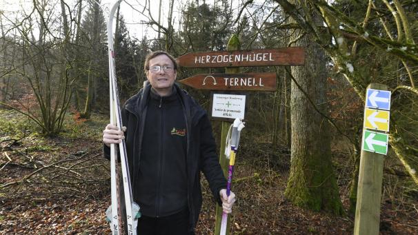 <p>Alles grün, kein Schnee in Sicht: In den Skiverleihen der Region, wie hier auf Ternell, hoffen die Betreiber weiterhin auf Schnee – am besten noch vor den Karnevalstagen.</p>