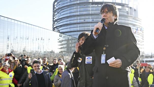 <p>Carles Puigdemont (r.)</p>