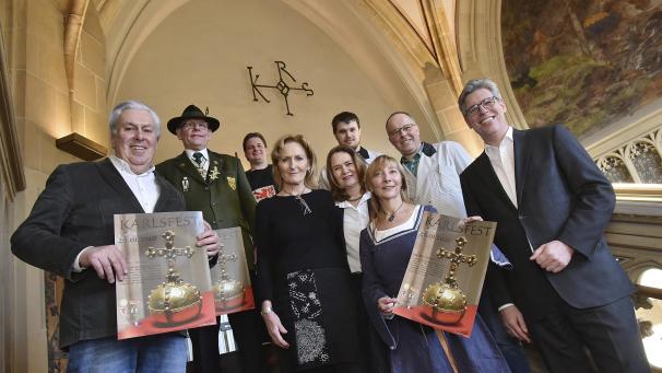 <p>Politik und Verwaltung, Vertreter der Aachener Fleischer, der Karlsschützen sowie der Limburger Ritterschaft präsentierten das Programm des Karlsfestes.</p>