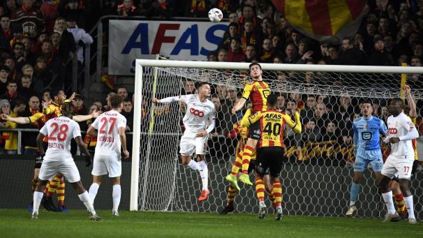 <p>Zweikampf im Spiel der Lütticher in Mechelen.</p>