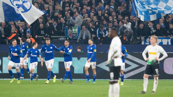 <p>Die Schalker feiern den Treffer zum 2:0.</p>