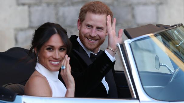 <p>Prinz Harry von Großbritannien und seine Frau Meghan, Herzogin von Sussex, verlassen in einem Oldtimer Windsor Castle.</p>
