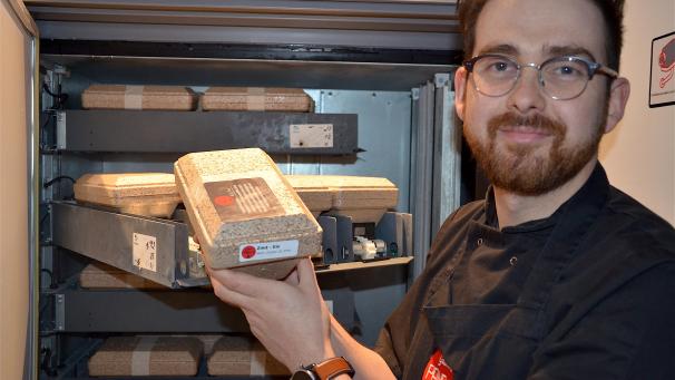 <p>Die 1-Liter-Thermobox, in der das Eis verkauft ist, kann auf dem Bio-Müll entsorgt werden. Sie besteht u.a. aus Maisstärke und pflanzlichen Ölen.</p>
