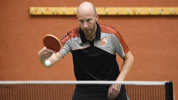 <p>Stephan Theis (C2/TTC Elsenborn) setzt im Spiel besonders auf seinen Aufschlag.</p>