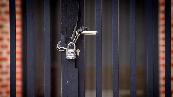 <p>In belgischen Gefängnissen soll schon bald ein Minimaldienst gewährleistet sein. Das möchte Justizminister Koen Geens durchsetzen.</p>