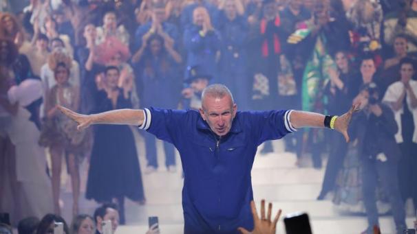 <p>Der französische Mode-Designer Jean Paul Gaultier verabschiedet sich nach seiner letzten Haute Couture-Kollektion Frühjahr/Sommer 2020 vom Publikum.</p>