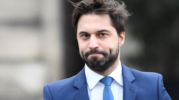 <p>Dem Staatsoberhaupt mag die Idee eines Einheitsstaates Belgien gefallen haben, seinen Informator Georges-Louis Bouchez allerdings wird er fallen lassen müssen.</p>
