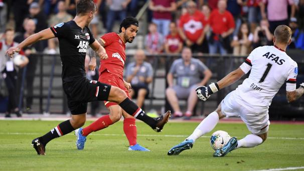 <p>Antwerp-Angreifer Lior Refaelov (Mitte), im Duell mit Stjn Wuytens und Keeper Marco Bizot von AZ Alkmaar: Was bisher nur in europäischen Wettbewerben möglich war, könnte durch die Schaffung einer BeNeLiga zum Alltag werden: ein Kräftemessen zwischen belgischen und niederländischen Mannschaften.</p>