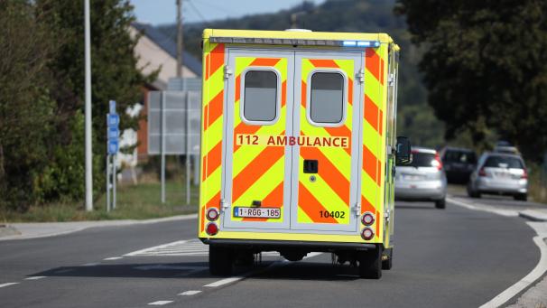 <p>Wenn ein Rettungswagen während einer Einsatzfahrt geblitzt wird, erhält der Fahrer ein Protokoll. Die administrativen Hürden, die dann auf die Betroffenen zukommen, um einer Geldbuße zu entgehen, sind für Kattrin Jadin zu hoch.</p>