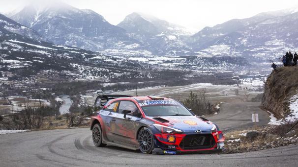 <p>Thierry Neuville-Nicolas Gilsoul (Hyundai) am Freitag bei der Monte.</p>