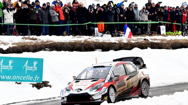 <p>Toyota (im Bild das Fahrzeug von Elfyn Evans) und Hyundai liefern sich einen spannenden Dreikampf.</p>