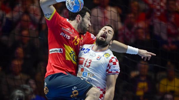 <p>Der Spanier Iosu Goni Leoz (l.) und der Kroate Zlatko Horvat in einer Szene des Finales.</p>
