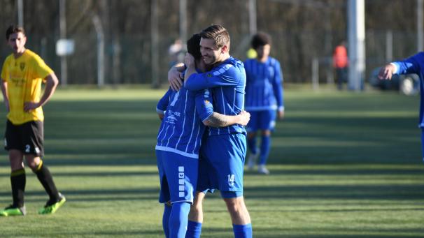 <p>Eupens Andreas Huppertz (rechts) kann endlich wieder mit seiner Mannschaft jubeln.</p>