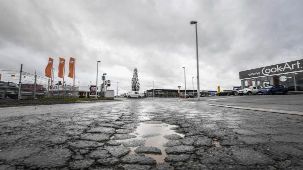 <p>Die stark in Mitleidenschaft gezogene Textilstraße soll schrittweise ausgebessert werden.</p>