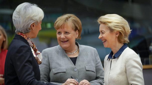 <p>EZB-Chefin Christine Lagarde, die deutsche Bundeskanzlerin Angela Merkel und EU-Kommissionspräsidentin Ursula von der Leyen bei einem EU-Gipfel in Brüssel im Dezember 2019</p>