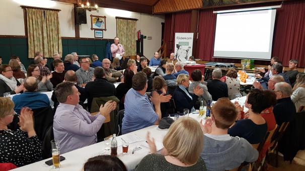 <p>Bei der ersten Generalversammlung in dieser neuen Formel war der Saal „Zur Alten Linde“ in Weywertz mit mehr als 100 Personen gefüllt.</p>