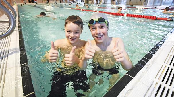 <p>Daumen hoch: Beim Schwimmmarathon wurde ein neuer Rekord aufgestellt.</p>