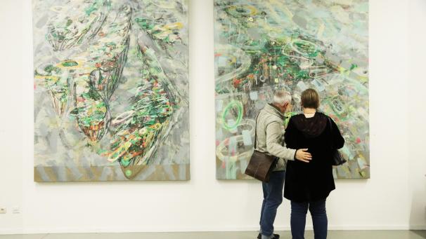 <p>Der Besucher sieht Flächen, die eine gewisse Luftigkeit und Ruhe ausstrahlen.</p>
