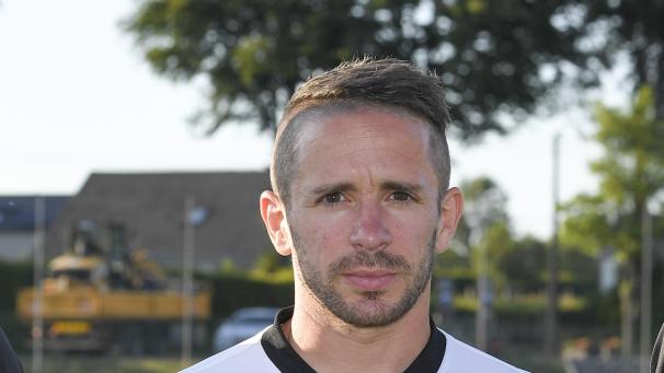<p>Stefan Bongard bleibt Spielertrainer des KFC Rocherath.</p>