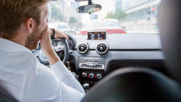 <p>Höchste Zeit für ein Nickerchen und einen Kaffee: Wer müde ist, sollte nicht Auto fahren.</p>