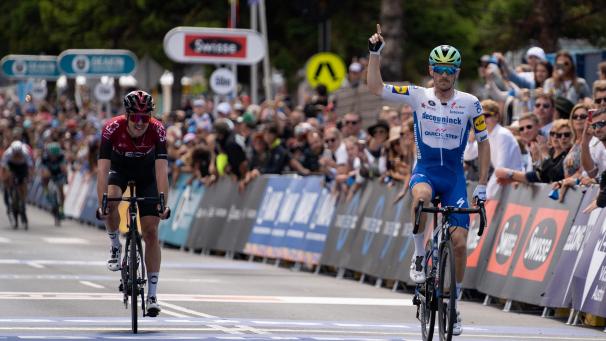 <p>Dries Devenyns (rechts) bei seinem Sieg in Australien.</p>
