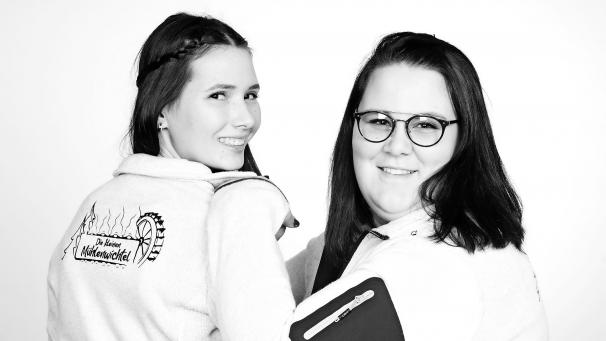 <p>Lisa Adams (rechts) und Nadine Hilgers sind die ersten Co-Tagesmütter in Ostbelgien. An der Enkelberger Mühle können sie bis zu zwölf Kinder gleichzeitig betreuen.</p>