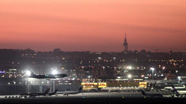 <p>Flugzeug von Air Canada kurz vor der Notlandung auf dem Flughafen Barajas.</p>