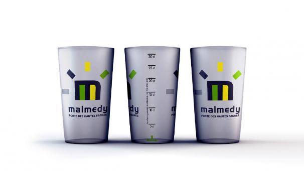 <p>Die Mehrwegbecher, die erstmals beim Malmedyer Karneval zum Einsatz kommen werden, sind mit dem Logo der Stadt bedruckt.</p>