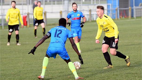 <p>Cerim Becirovic (rechts) erhält die Chance, sich für die kommenden Spiele anzubieten.</p>