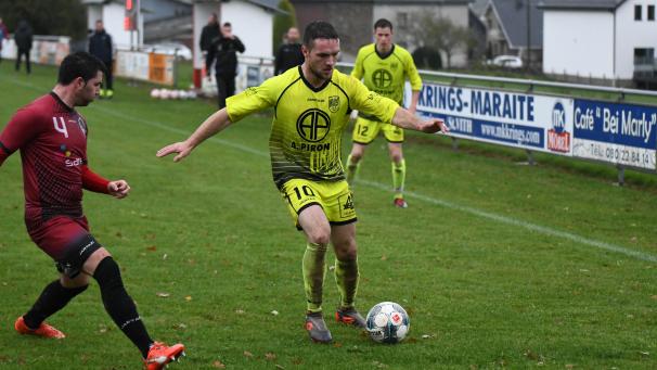 <p>Hautes Fagnes ist vor der Emmelser Offensive (Tom Mackels am Ball) gewarnt.</p>