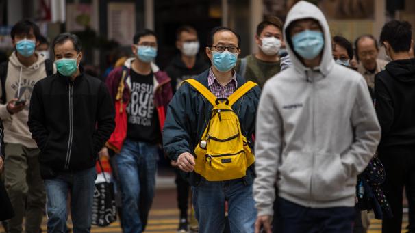 <p>In der Sonderverwaltungszone Hong-Kong gab es bislang ein Todesopfer. Die Sicherheitsvorkehrungen sind streng.</p>