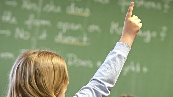 <p>In der DG wird bereits eine Statistik zu den Krankentagen von Lehrern erhoben. Das soll es in Zukunft auch für Schüler geben. Diese Forderung hat zumindest die CSP-Fraktion erhoben.<br />
Illustration: dpa</p>