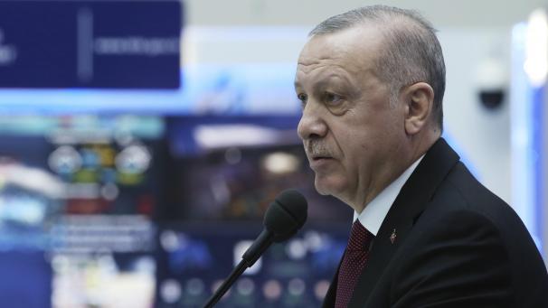 <p>Recep Tayyip Erdogan, Präsident der Türkei, spricht in Ankara. Mit dem Vormarsch der syrischen Armee und einer Aufrüstung der Türkei im Rebellengebiet Idlib verschärft sich die Lage im Nordwesten des Bürgerkriegslandes.</p>