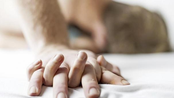 <p>Hämatome, Schwellungen und ein gerissenes Trommelfell: Ein 38-jähriger Mann muss sich vor dem Gericht in Eupen verantworten, weil er sich Sex mit einer Frau in Burg-Reuland „erkämpft“ und sie vergewaltigt haben soll.</p>