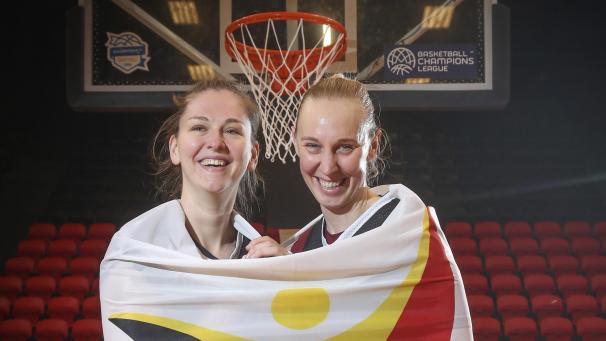 <p>Ann Wauters (r.) und Emma Meesseman freuen sich auf die Olympischen Spiele.</p>