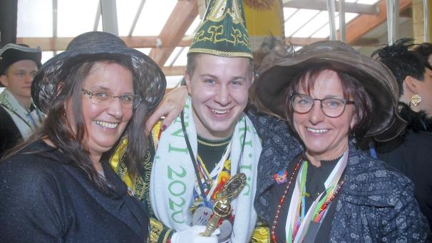 <p>Hahn im Korb: Einen schöneren Geburtstag konnte sich Prinz Sven I. nicht vorstellen.</p>