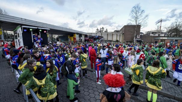 <p>Die Party auf dem Eupener Bushofgelände nach dem Rosenmontagszug ist ein wahrer Publikumsmagnet.</p>