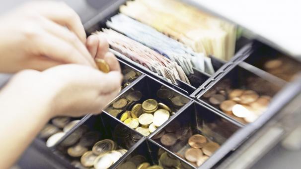 <p>110 Euro soll der Angeklagte täglich entwendet haben.</p>