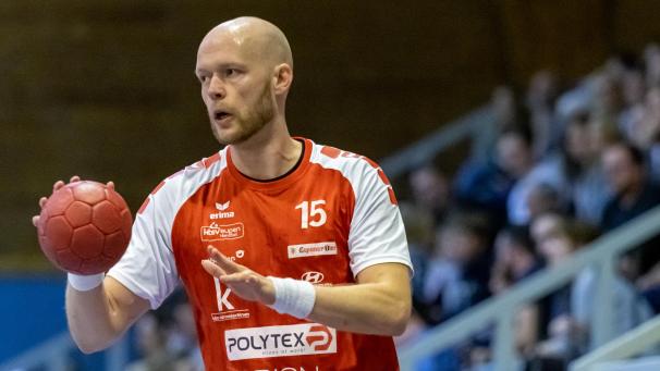<p>Stephan Kirschfink und die KTSV Eupen sind vorerst bis auf drei Punkte auf Izegem herangerückt.</p>