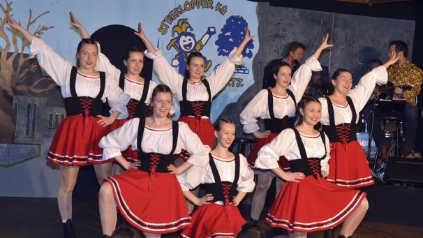 <p>„Die flotten Steeklöpperinnen“ zeigten einen flotten Gardetanz.</p>